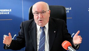 Carlo Tavecchio war schonmal wegen rassistischer Äußerungen suspendiert worden