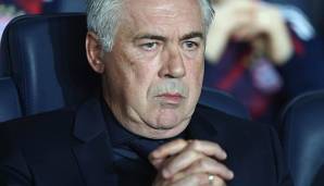 Carlo Ancelotti sitzt auf der Trainerbank