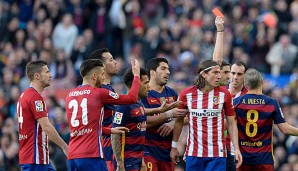 Filipe Luis muss nach seinem Foul an Messi drei Spiele zusehen