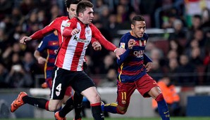 Aymeric Laporte im Laufduell mit Neymar