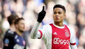 Ajax-Juwel Justin Kluivert dementiert die Wechsel-Gerüchte um den FC Barcelona.