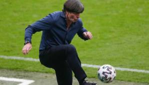 Nachdem Löw im März seinen Abschied vom DFB nach der EM bekanntgegeben hatte, berichtete er davon, dass er spanisch lerne. Nach dem Turnier wolle er "einige Wochen und Monate richtig dranbleiben" und die Sprache perfekt verinnerlichen.