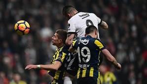 Das Spiel zwischen Fenerbahce und Besiktas musste abgebrochen werden.