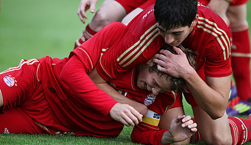 Die A-Junioren des FC Bayern München bejubeln den Einzug ins Finale