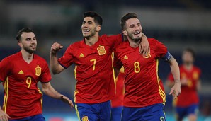 Marco Asensio (m.) war mit drei Treffern der Matchwinner für die spanische U21