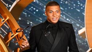 Kylian Mbappe heizt bei der Preisverleihung zum "Spieler des Jahres" selbst die Wechselgerüchte an.