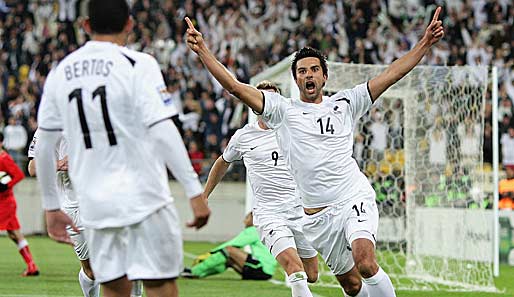 Rory Fallon (r.) jubelt nach seinem entscheidenden Treffer gegen den Bahrain