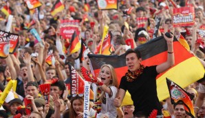 Auch zu später Stunde darf beim Public Viewing während der WM gejubelt werden