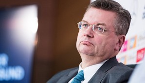 Reinhard Grindel sieht die Verantwortung, Lösungen zu finden, zuallererst bei der Politik