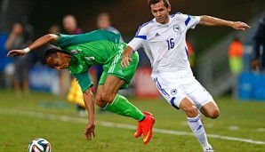 Peter Odemwingie (l.) geriet hier noch außer Tritt - weniger später traf er zum 1:0 für Nigeria