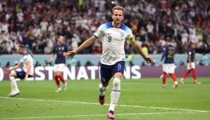 Harry Kane gleicht per Elfmeter für England aus.