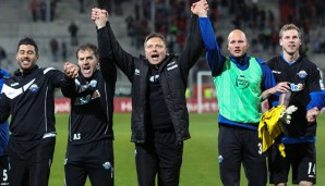 Andre Breitenreiter (M.) übernahm zu Beginn der Saison den Trainerposten in Paderborn