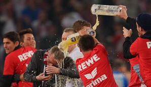 Peter Stöger bekam nach der Partie standesgemäß eine Bierdusche verpasst