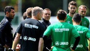 Andre Breitenreiter bat seine Mannschaft am Montag zur ersten Trainingseinheit