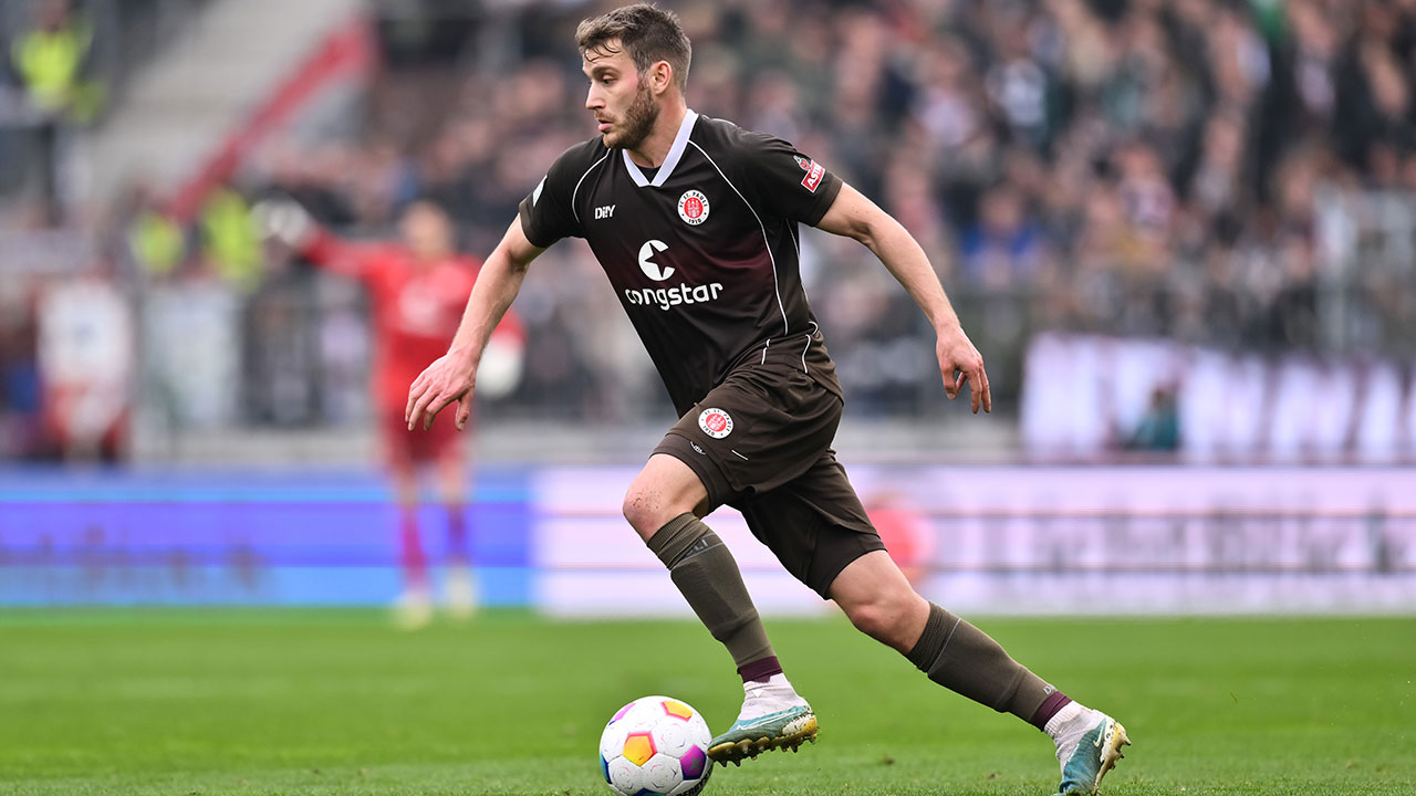 Der FC St. Pauli ist heute beim KSC zu Gast.