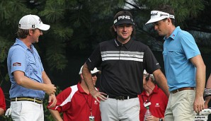 Webb Simpson (l.) und Keegan Bradley (r.) begleiten Bubba Watson nach Gleneagles