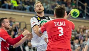 RÜCKRAUM RECHTS - Steffen Weinhold (THW Kiel): Kann absolute Weltklasse verkörpern und auf eigene Faust Angriffe kreieren. Ist ein ruhiger Typ, auf dessen Meinung das Team aber genau hört. Spielt immer mit vollem Einsatz und ohne Rücksicht auf Verluste.