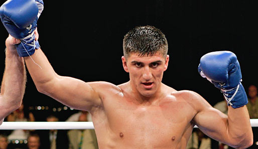 Marco Huck gewann nach technischem K.o. in der fünften Runde