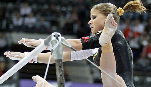 Die 17-jährige Elisabeth Seitz überzeugt beim DTB-Pokal Stuttgart am Stufenbarren