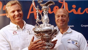 Jochen Schümann (l.) würde ein deutsches Team beim America's Cup begrüßen