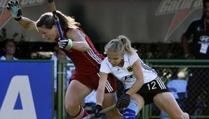 Lydia Haase (r.) avancierte gegen England mit drei Treffern zur Matchwinnerin