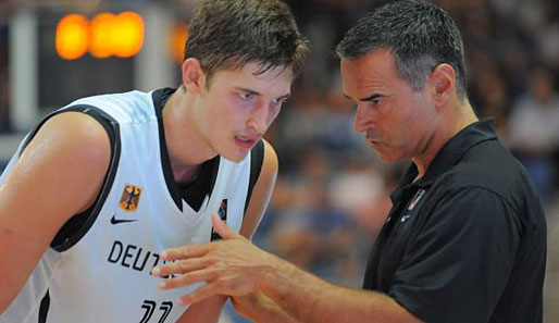 NBA-Draftpick Tibor Pleiss holt sich Tipps von Bundestrainer und Bayern-Coach Dirk Bauermann