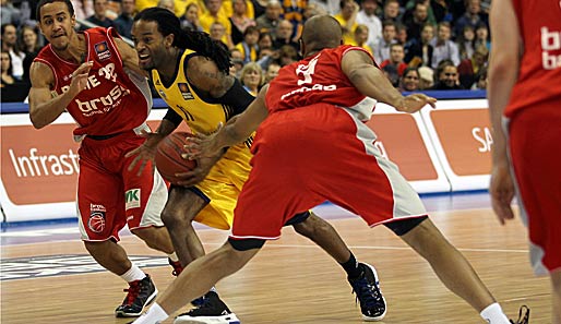 Julius Jenkins (M.) war der Topscorer beim Sieg von Alba Berlin gegen die Brose Baskets Bamberg