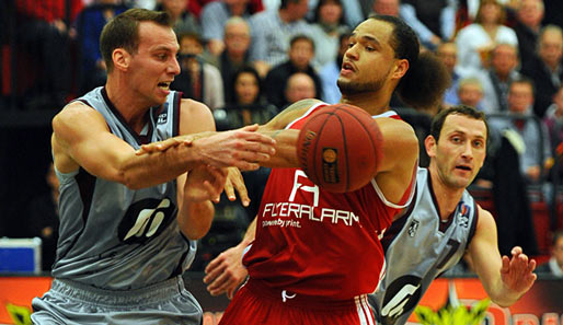 21 Punkte und 12 Rebounds von Chevon Troutman (r.) reichten dem FC Bayern nicht zum Sieg