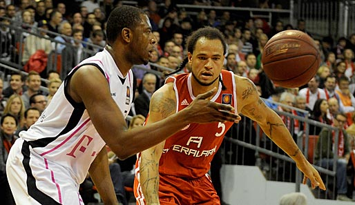 Chevon Troutman (r.) und die Bayern schlugen die Telekom Baskets Bonn mit 104:91