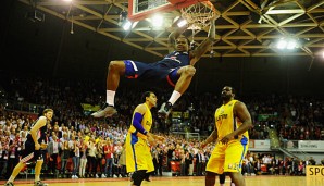 Bayerns Deon Thompson nach einem sehenswerten Dunking gegen Tel Aviv