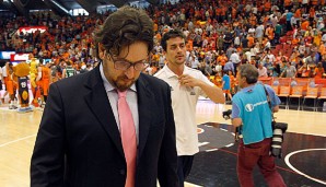 Bambergs Coach Andrea Trinchieri kann die Niederlage nicht mit ansehen