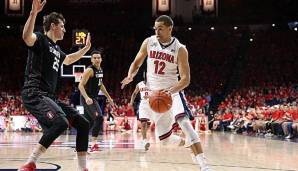 Ryan Anderson für sein College Team in Arizona mit dem Ball in der Hand