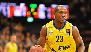 Rickey Paulding mit dem Ball in der Hand für die EWE Baskets Oldenburg