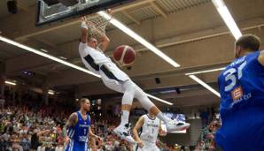 Daniel Theis vollendet beim Test gegen Tschechien per Dunk.