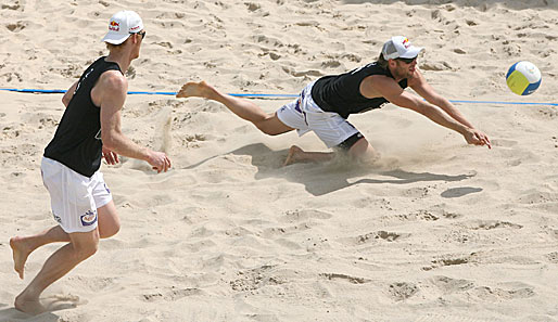 Julius Brink (r.) und Jonas Reckermann stehen in Gstaad im Viertelfinale