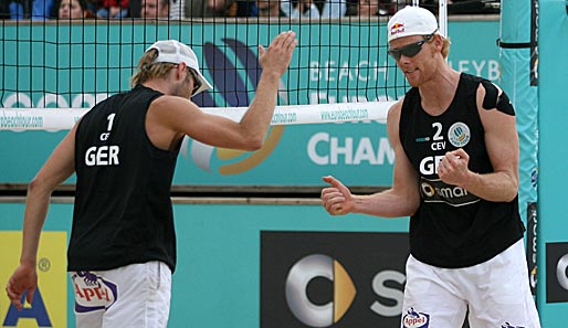 Julius Brink (l.) und Jonas Reckermann gehen als Favoriten in die Beachvolleyball-EM