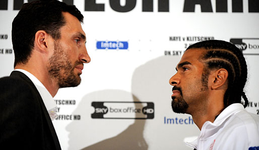 Eine Woche vor ihrem WM-Fight kündigt David Haye (r.) Wladimir Klitschko Prügel an