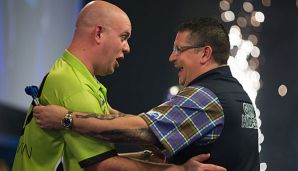 Michael van Gerwen (l.) und Gary Anderson haben gute Chancen auf den Titel.