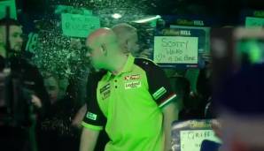 FLOP - Umgang mit Michael van Gerwen: Erst bekam Mighty Mike von einem Fan eine Bierdusche verpasst, dann musste er sich immer wieder Pfiffe gefallen lassen. Unter anderem im Finale, als er am Checken war. Wollen wir beim Darts nicht sehen!