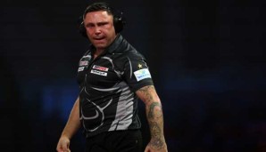 Kuriose Szenen im Ally Pally: Gerwyn Price spielt mit Kopfhörern.