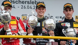 Mick Schumacher (m.) schaffte als bester Rookie erneut den Sprung aufs Podium