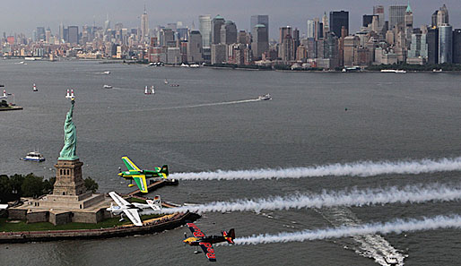 BMW-Pilot Martin Tomczyk liebt es, im Flieger des Air Race mitzufliegen