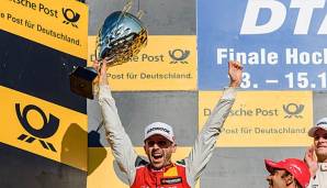 Rene Rast feiert seinen DTM-Titel 2017.