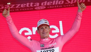 Andre Greipel holt sich das rosa Trikot