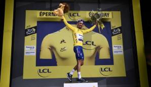 Nach seinem gestrigen Triumph darf Julian Alaphilippe das Gelbe Trikot tragen.