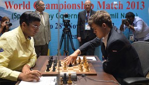 Ein Jahr nach der Niederlage bei der WM 2013 hat Anand (l.) die Chance auf die Revanche