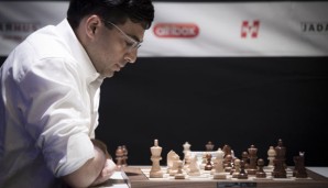 Viswanathan Anand setzte sich an Tag neun an die Spitze