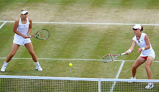 Sabine Lisicki und Sam Stosur müssen ihr Doppel-Halbfinale am Samstag weiterspielen