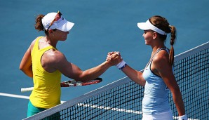 Samantha Stosur (l.) setzte sich leicht und locker gegen ihre 16-Jährige Gegnerin durch