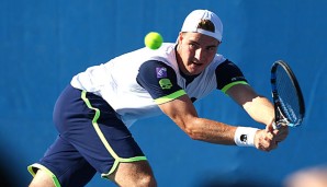 Jan-Lennard Struff setzte sich knapp in drei Sätzen gegen Niclas Mahut durch